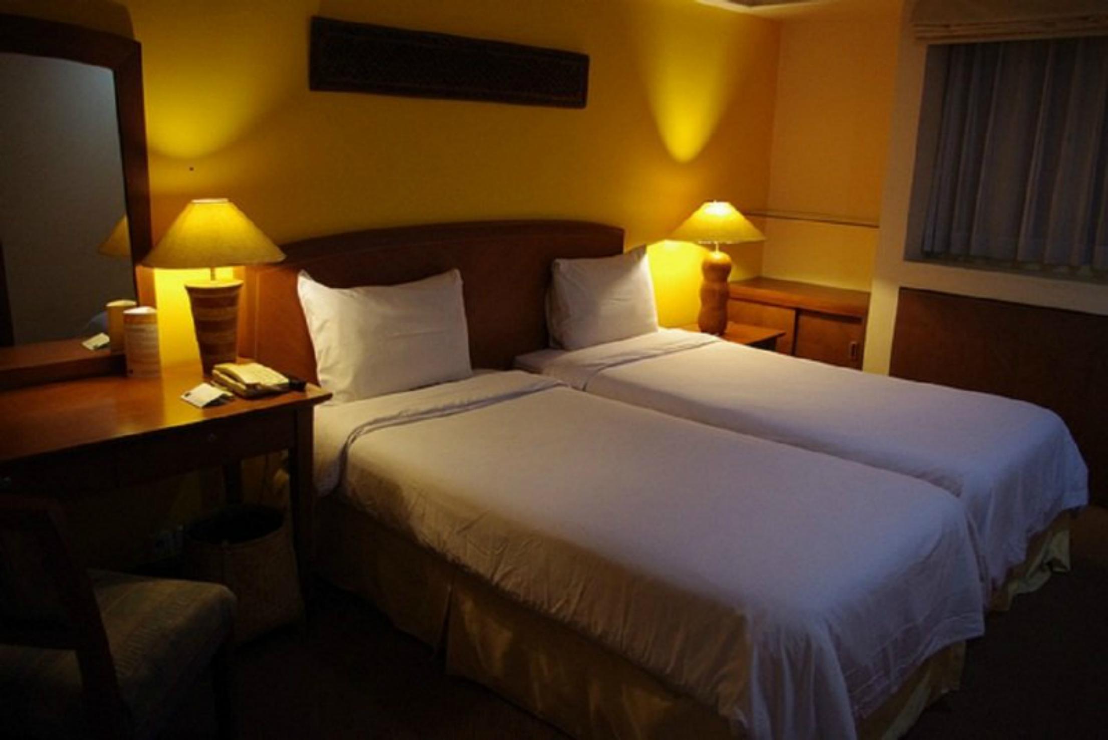 Grand Tropic Suites Hotel Sorabaya Extérieur photo