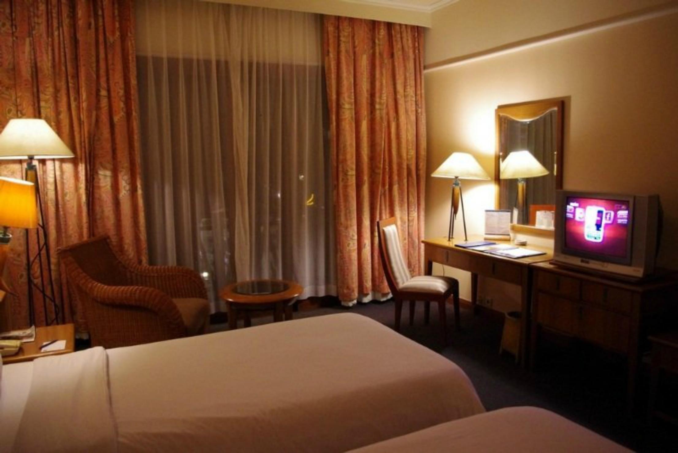 Grand Tropic Suites Hotel Sorabaya Extérieur photo