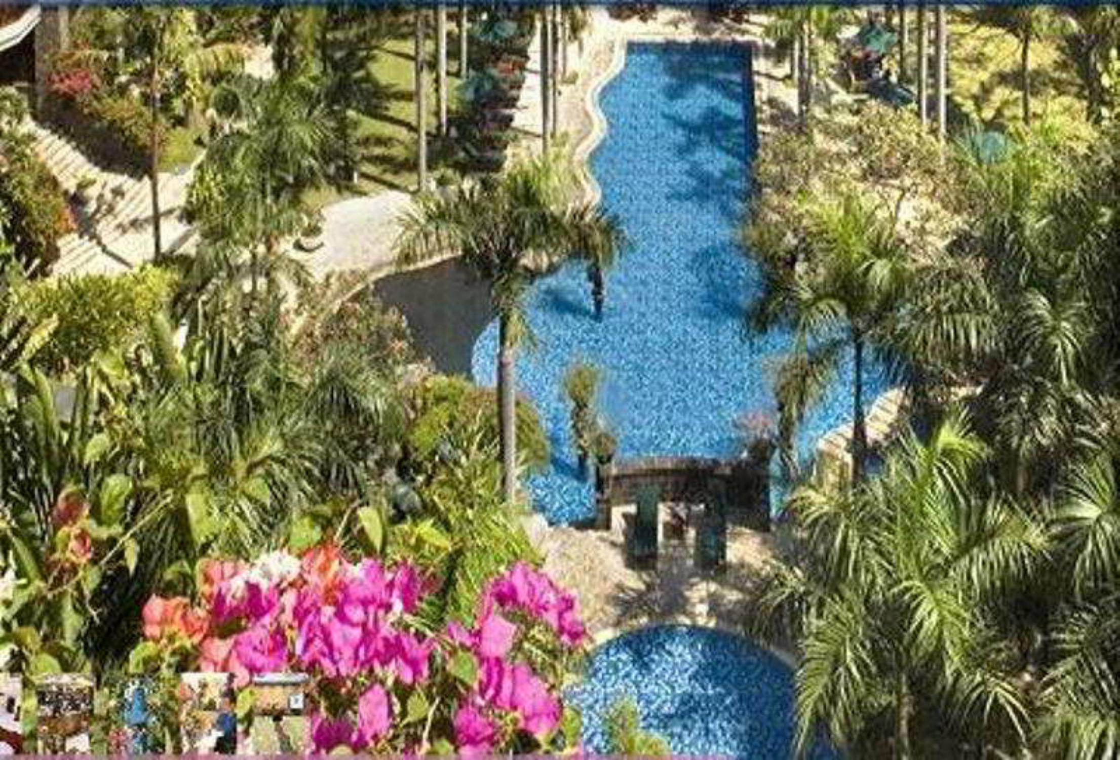 Grand Tropic Suites Hotel Sorabaya Extérieur photo