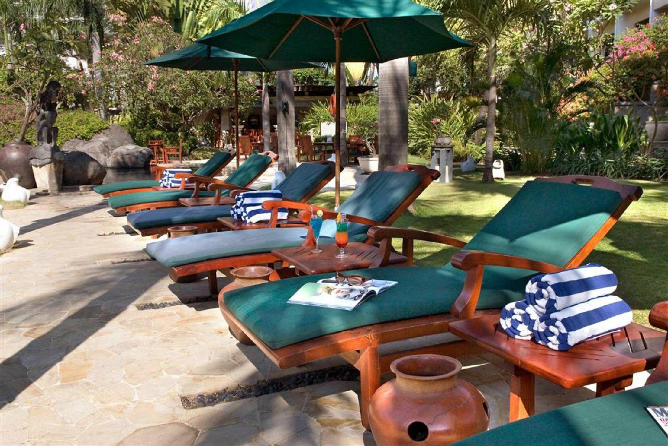 Grand Tropic Suites Hotel Sorabaya Extérieur photo